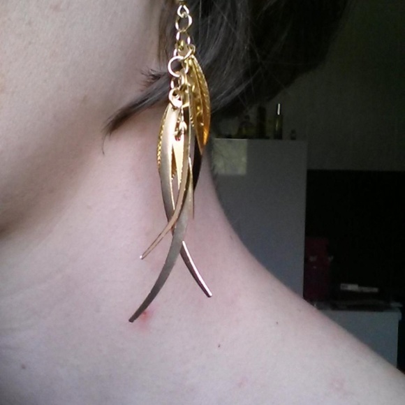 ❤️4 for $20 Sale❤️Silver Feather Dangle Earrings - Picture 5 of 6